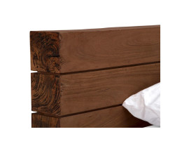 Dřevěná postel drtiče