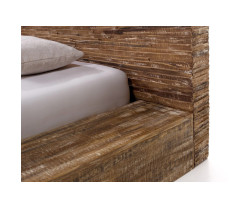 Dřevěná postel Stripe