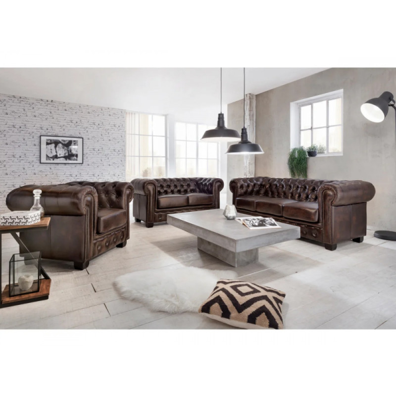 Hnědá pohovka Chesterfield